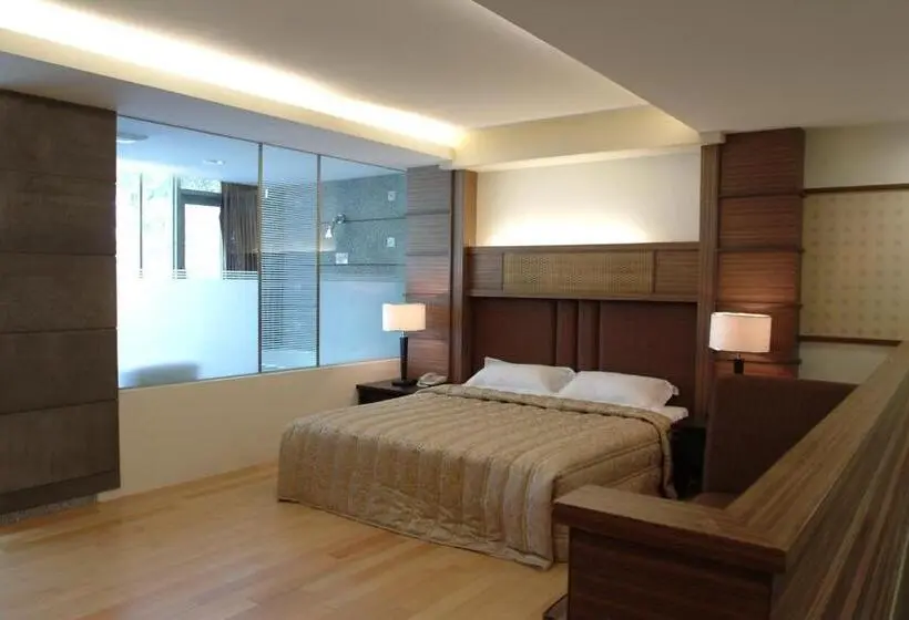 اتاق استاندارد, Jungle City Motel