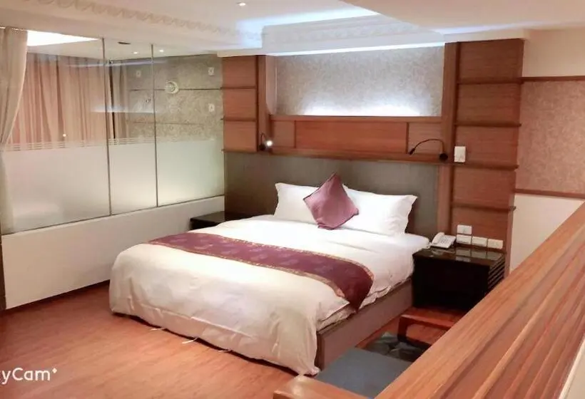 اتاق استاندارد, Jungle City Motel