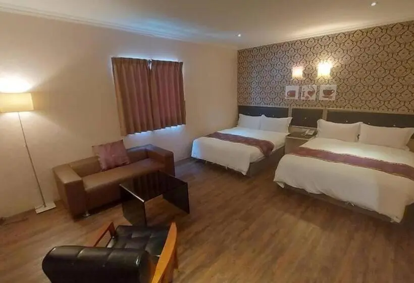 اتاق استاندارد چهار تخته, Jungle City Motel