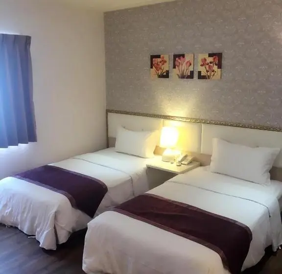 اتاق اکونومی, Jungle City Motel