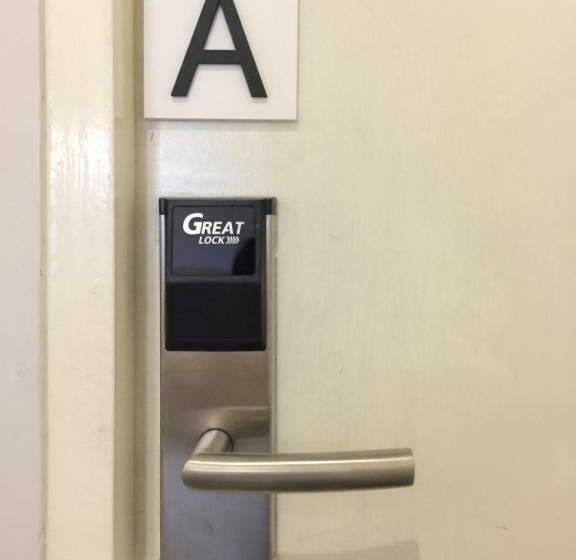 اتاق استاندارد با تختخواب دوطبقه و حمام مشترک, Ralph Bangkok