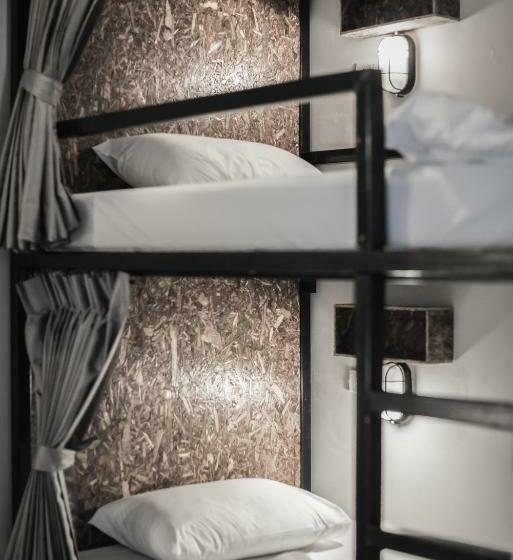 اتاق استاندارد با تختخواب دوطبقه و حمام مشترک, Ralph Bangkok