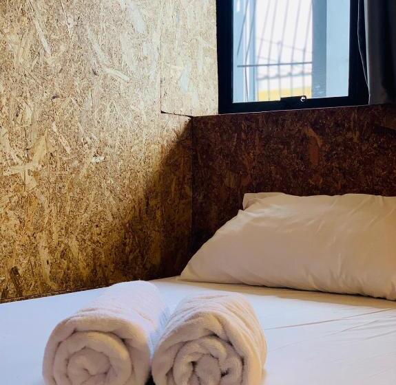 Quarto Estandar, Ralph Bangkok