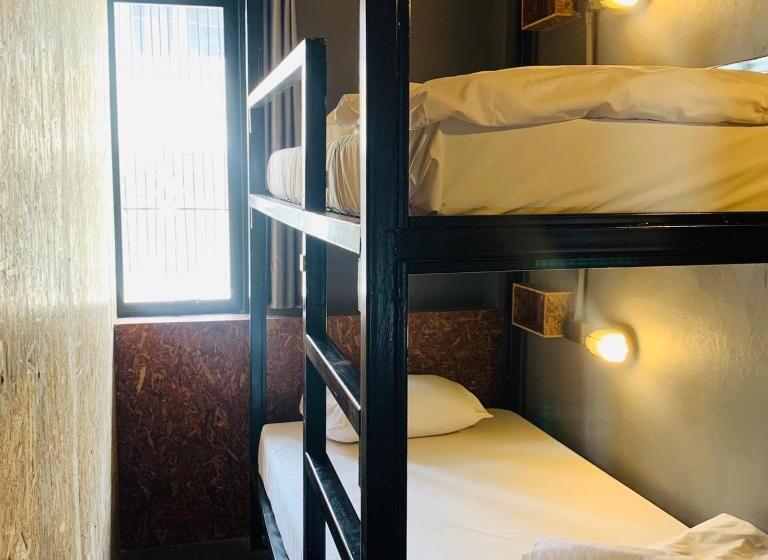 اتاق استاندارد با تختخواب دوطبقه و حمام مشترک, Ralph Bangkok