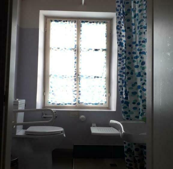 اتاق استاندارد یک تخته با سرویس بهداشتی مشترک, Attic Hostel Torino