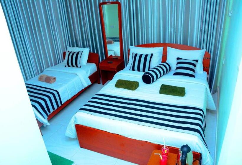 Habitación Triple Estándar, Alrich Ella