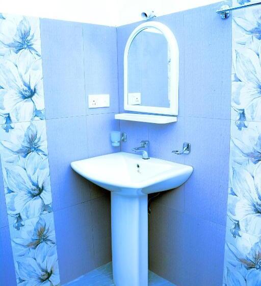 Habitación Triple Estándar, Alrich Ella