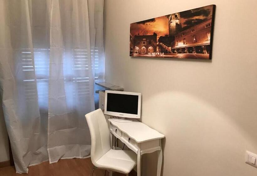اتاق استاندارد یک نفره, Myroom In Town