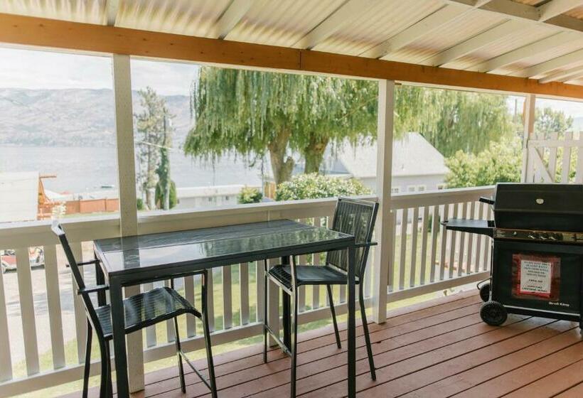 小室, Davis Cove Resort