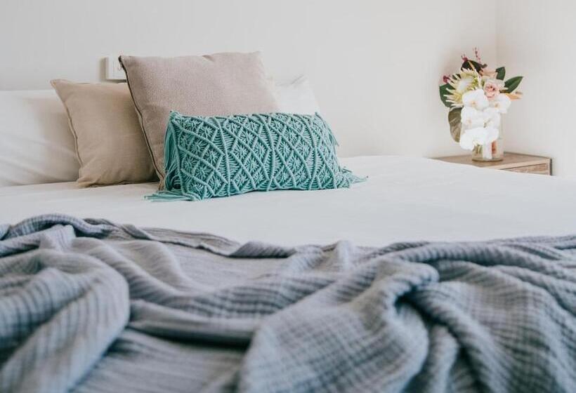 اتاق استاندارد سه نفره, Gunyah