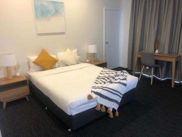 Suite with lake view, Gunyah