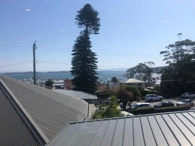 Suite with lake view, Gunyah