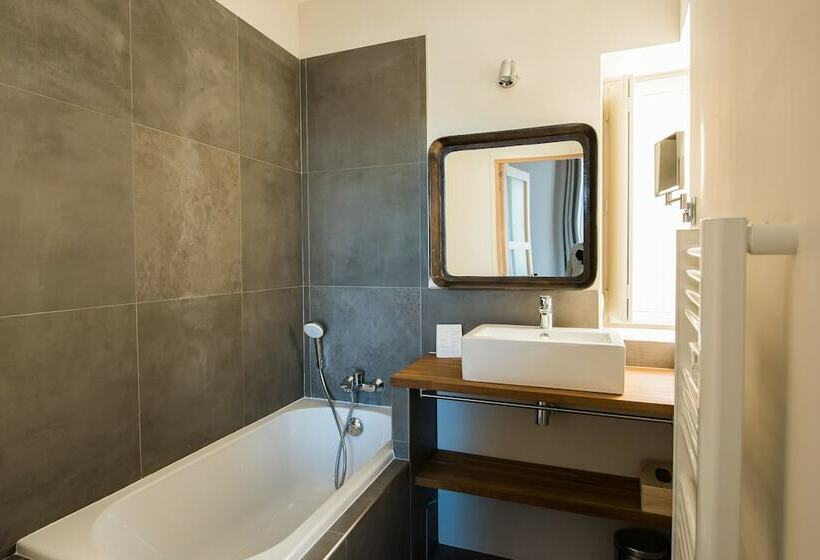 수피리어 룸, Le Chantilly