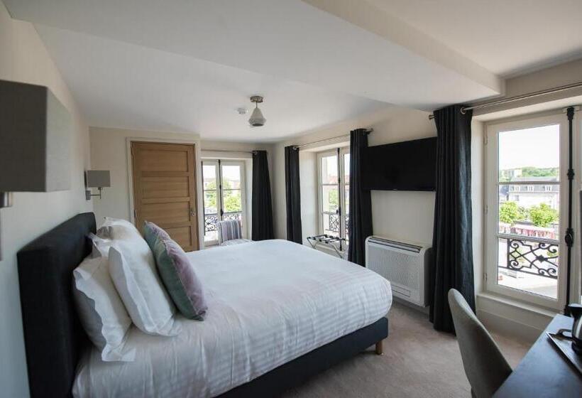 수피리어 룸, Le Chantilly