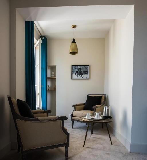 스탠다드 룸 킹사이즈 침대, Le Chantilly