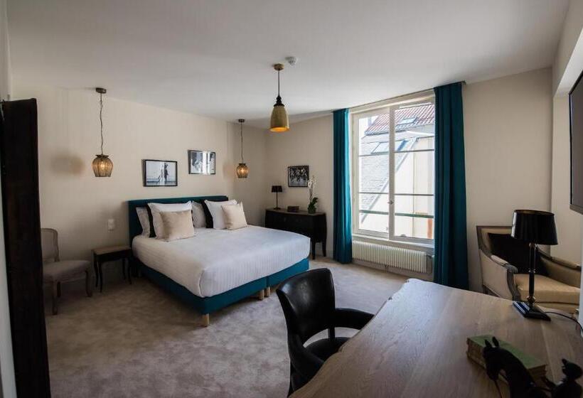 스탠다드 룸 킹사이즈 침대, Le Chantilly