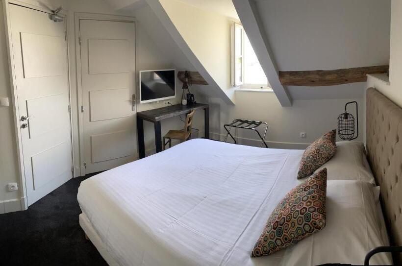 스탠다드 싱글 룸, Le Chantilly