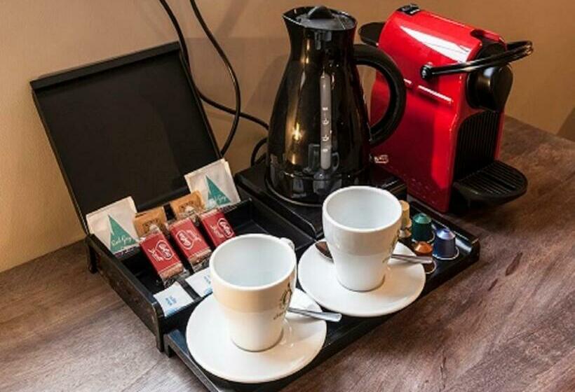 سوئیت با چشمانداز رودخانه, Mill On The Exe