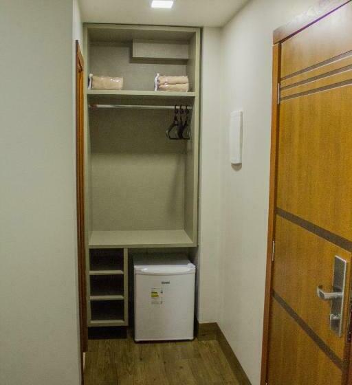 标准单人间, Patos