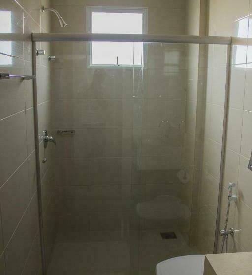 标准单人间, Patos