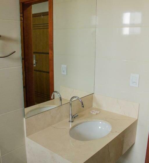 标准单人间, Patos