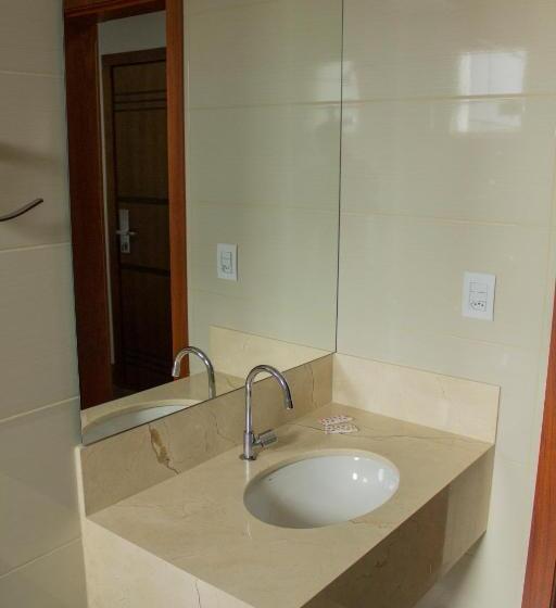 标准单人间, Patos