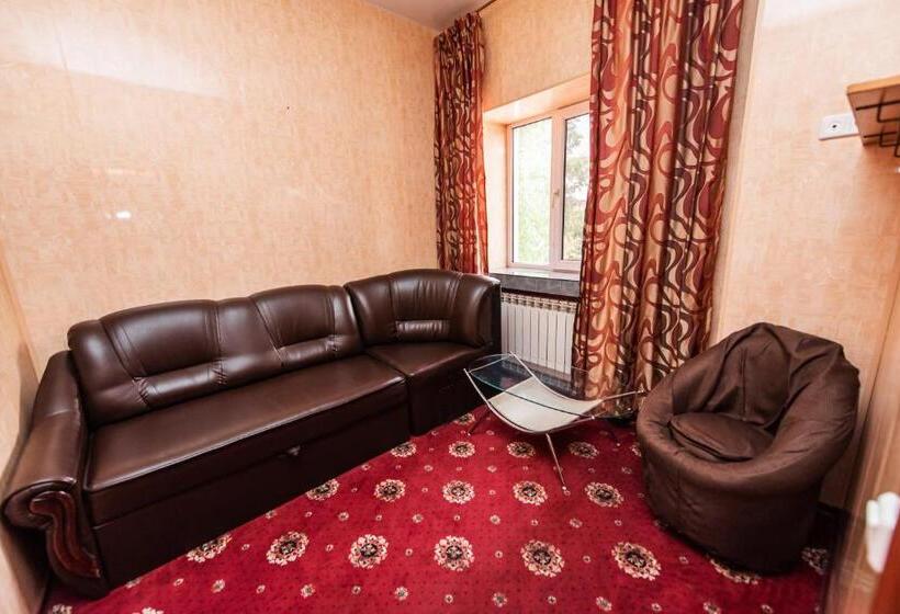 اتاق استاندارد سه نفره, Mini Hotel Smak
