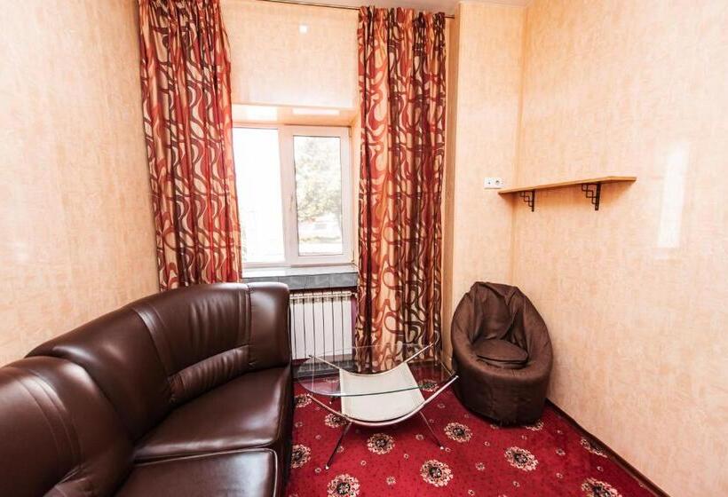 اتاق استاندارد سه نفره, Mini Hotel Smak