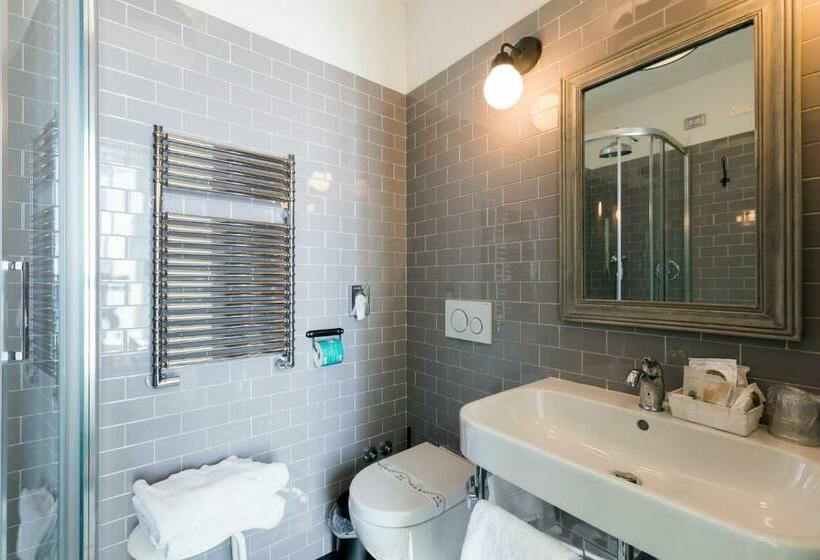 اتاق راحتی با چشم‌انداز دریا, Eden Alaxi Hotels