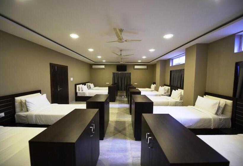 سرير فى غرفة مشتركه, Aloha City Stay Raipur