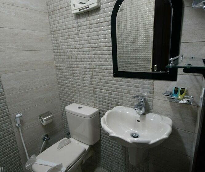 اتاق استاندارد یک نفره, Amin