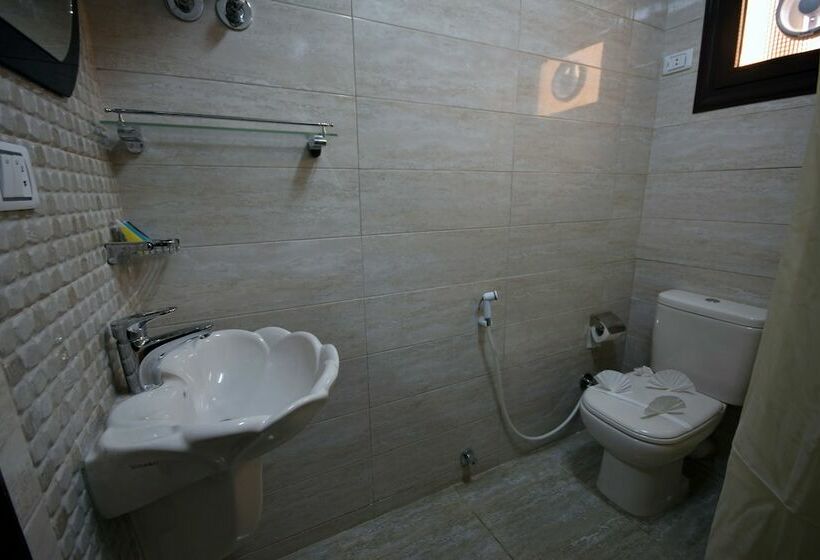 اتاق استاندارد, Amin