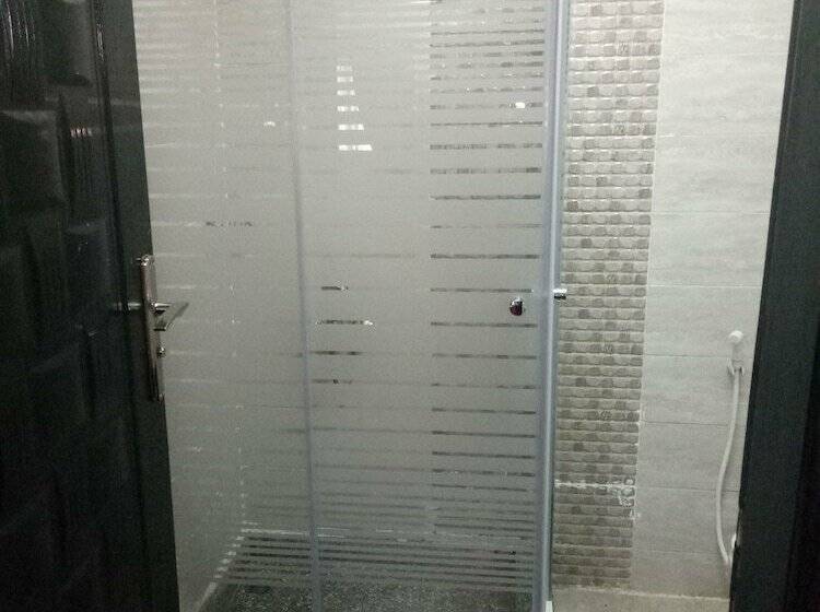 اتاق استاندارد یک نفره, Amin