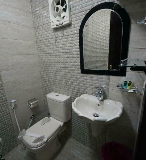 اتاق استاندارد, Amin