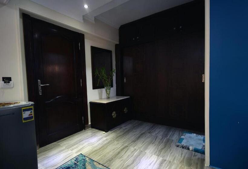 اتاق خانوادگی, Amin