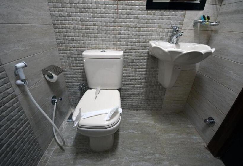 اتاق استاندارد یک نفره, Amin