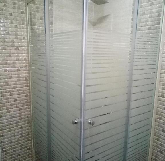 اتاق خانوادگی, Amin