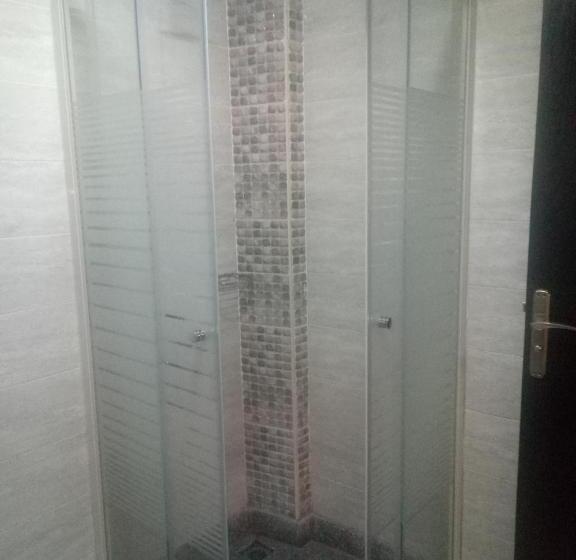 اتاق خانوادگی, Amin