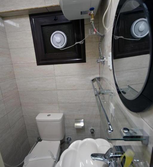 اتاق استاندارد یک نفره, Amin