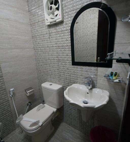 اتاق خانوادگی, Amin