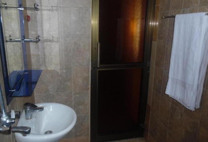 اتاق لوکس با بالکن, Bright Star