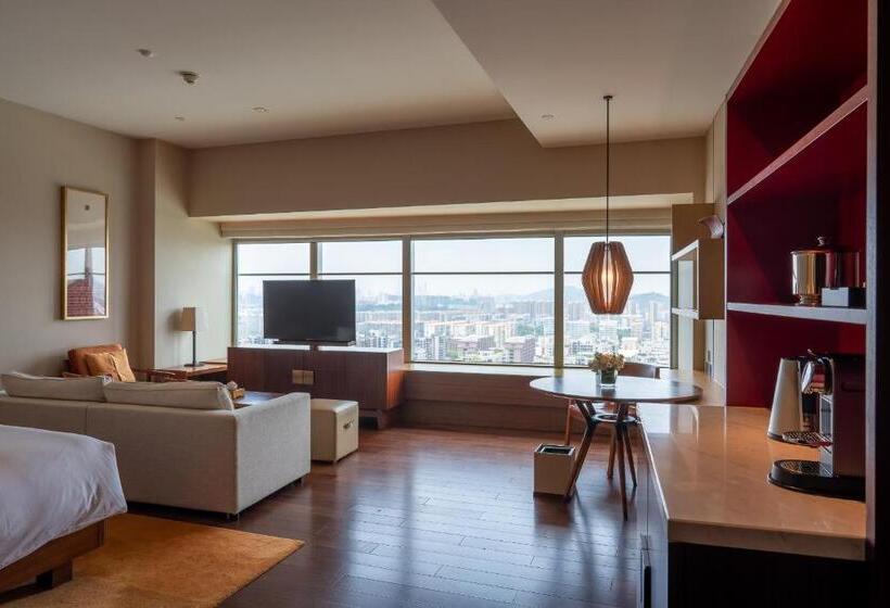 Номер Deluxe, Hyatt Regency Xiamen Wuyuanwan