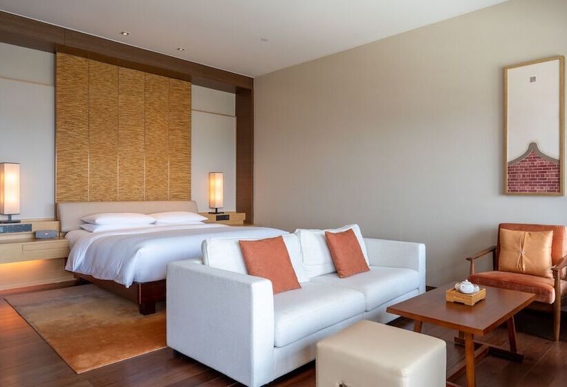 Номер Deluxe, Hyatt Regency Xiamen Wuyuanwan