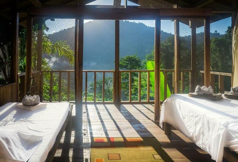 Deluxe room with river view, Pacuare Outdoor Center