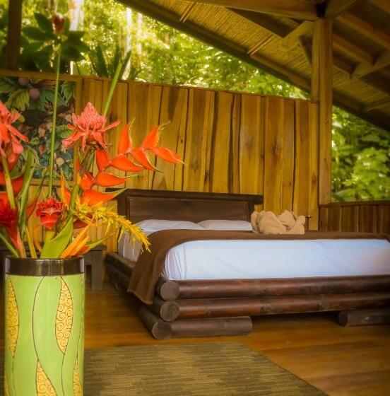 Deluxe room with river view, Pacuare Outdoor Center
