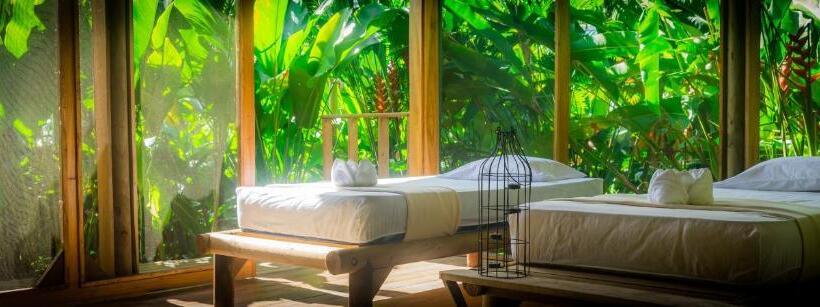 Deluxe room with river view, Pacuare Outdoor Center