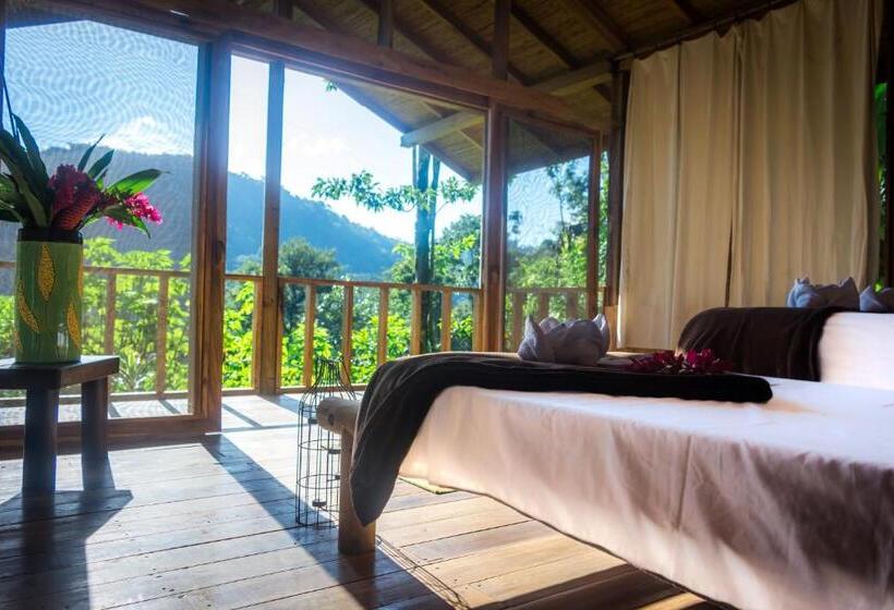 Deluxe room with river view, Pacuare Outdoor Center