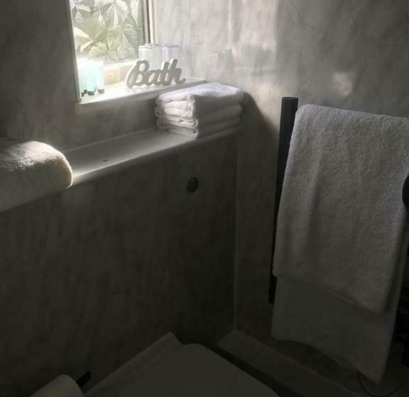 舒适三人间, Durlston House