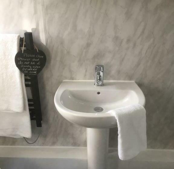 舒适三人间, Durlston House