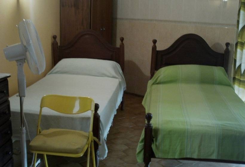 Habitació Triple Estàndard, Guest House Pacifica